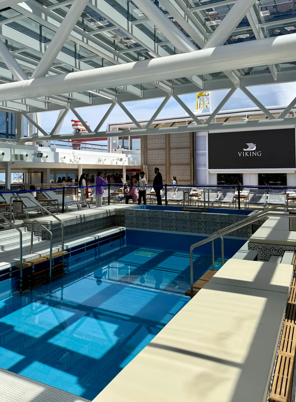 Piscina di Viking Vesta sotto la copertura vetrata